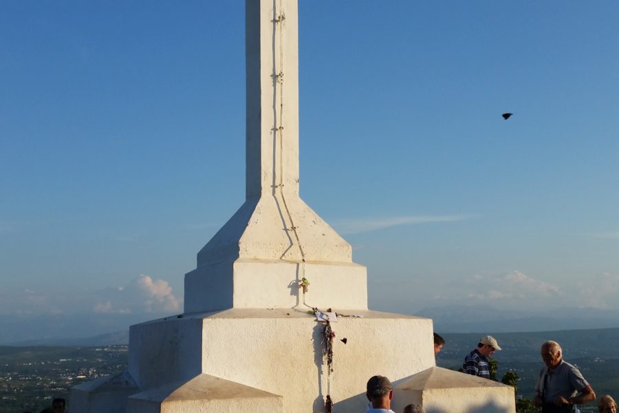 Szakrális tér, szakrális szimbólumok Medjugorje Krizevac hegyén.